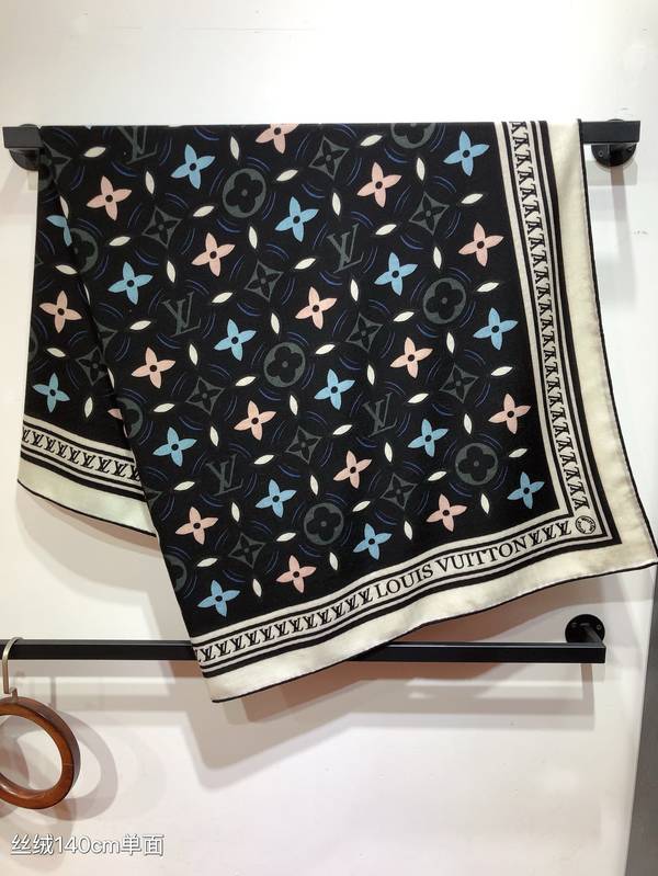 Louis Vuitton Scarf LVC00569